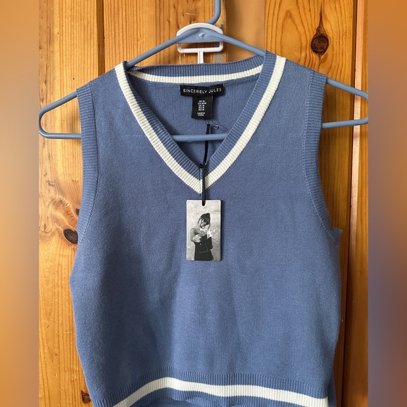 V-Neck Blue skirt set - Picture 2 of 6